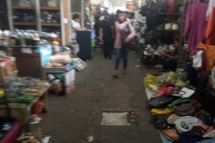 Suasana Pasar Loak Poncol Bungur, Senen, Jakarta Pusat, yang sepi pengunjung. (Dok. Heijakarta.com/Irvan)