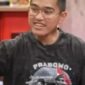 Kaesang Pangarep sedang mengenakan kaus warna hitam bergambar Prabowo Subianto. (Tangkapan Layar YouTube Kaesang Pangarep)
