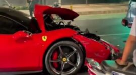 Insiden Ferrari Tabrak 2 Mobil di Bundaran Senayan. (Instagram.com/@wafarel98) 
