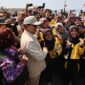 Menteri Pertahanan Prabowo Subianto menjajal kapal Bersama dengan mantan menteri KKP Susi Pudjiastuti dan juga para nelayan. (Dok. Tim Media Prabowo Subianto) 
