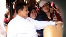Ketua Umum Partai Gerindra Prabowo Subianto saat bersama Masyarakat. (Facbook.com/@Prabowo Subianto)
