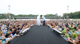 Calon Presiden Prabowo Subianto bersama Muhammad Luthfi bin Yahya dalam acara Ndaru Bersholawat di Serang, Banten. (Dok. TKN Prabowo Gibran)