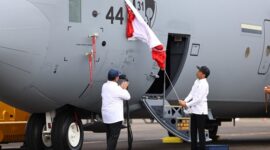 Presiden Joko Widodo dan Menteri Pertahanan RI Prabowo Subianto menghadiri acara Penyerahan Pesawat C-130J-30 Super Hercules di Lanud Halim Perdana Kusuma. (Dok. Tim Media Prabowo Subianto)

