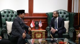 Menteri Pertahanan Republik Indonesia (Menhan RI), Prabowo Subianto menerima kunjungan kehormatan dari Duta Besar (Dubes) Amerika Serikat Untuk ASEAN, H.E. Mr. Yohannes Abrahama. (Dok. Tim Media Prabowo)


