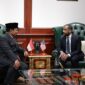 Menteri Pertahanan Republik Indonesia (Menhan RI), Prabowo Subianto menerima kunjungan kehormatan dari Duta Besar (Dubes) Amerika Serikat Untuk ASEAN, H.E. Mr. Yohannes Abrahama. (Dok. Tim Media Prabowo)

