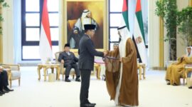 Presiden RI Prabowo Subianto dan Presiden UEA Mohammed bin Zayed Al Nahyan menyaksikan Mou kerja sama bidang industri hingga kesehatan. (Dok. Tim Komunikasi Prabowo Subianto)